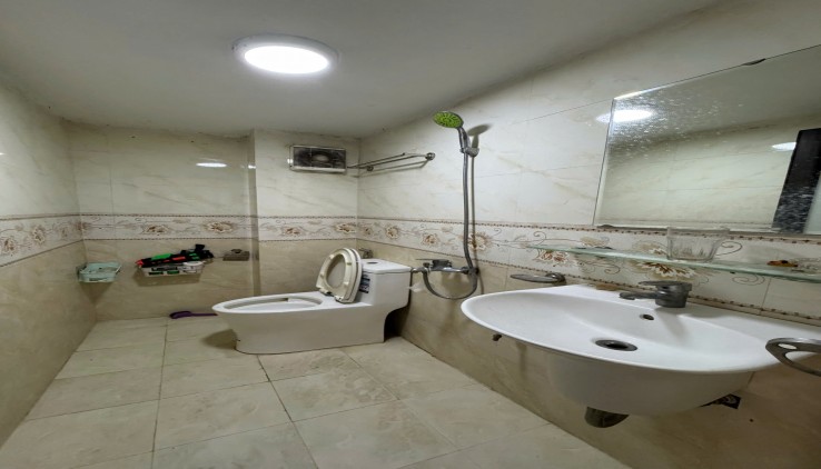 Cho thuê nhà nguyên căn phố Lương khánh Thiện, 45m x5 Tầng 5 ngủ, 15 Triệu